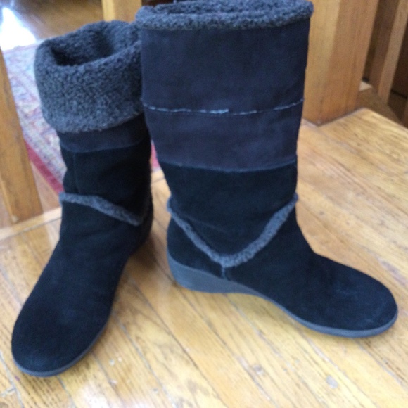 easy spirit suede boots